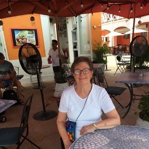 Meet your Posher, Leah